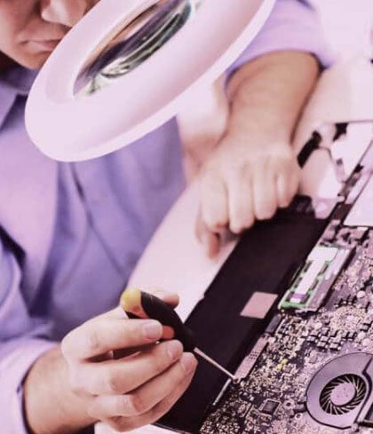 Image of a Hardware specialist working on a insulators. | 4BIS Cybersecurity and IT Services